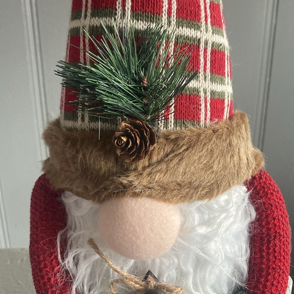 NWT-STUNNING- 31.5” Holiday Gnome Sitter Decor w/ a Wooden Joy Christmas Tree 🌲 - Picture 5 of 17